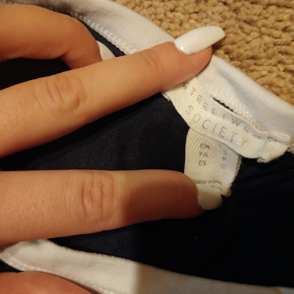 T- Shirt - Picture 2 of 2